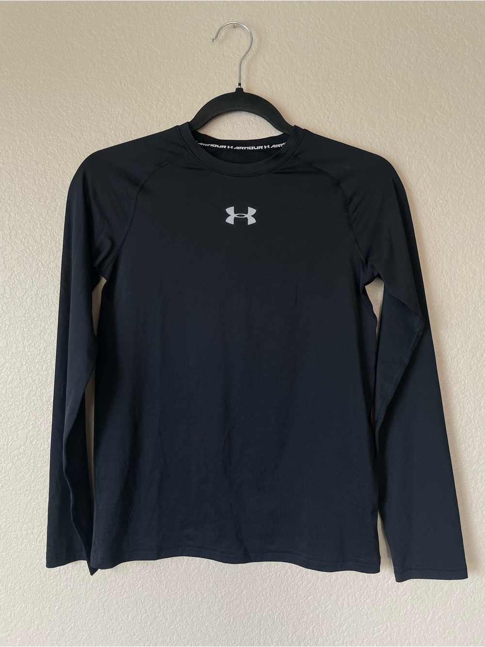 Under Armour Youth XL Black Long Sleeve Stretch Performance Athletic Shirt